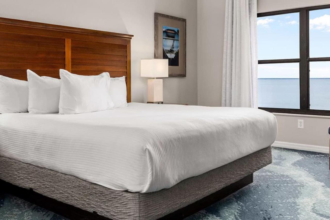 A Luxurious Resort Surrounded By Beautiful Beaches And World-Class Golf Courses view 4