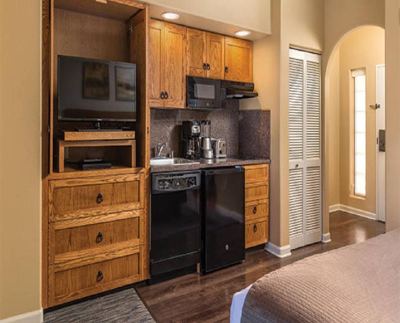 Beautiful Hotel in Legacy Golf Resort - Studio Sleeps up to 4 view 5
