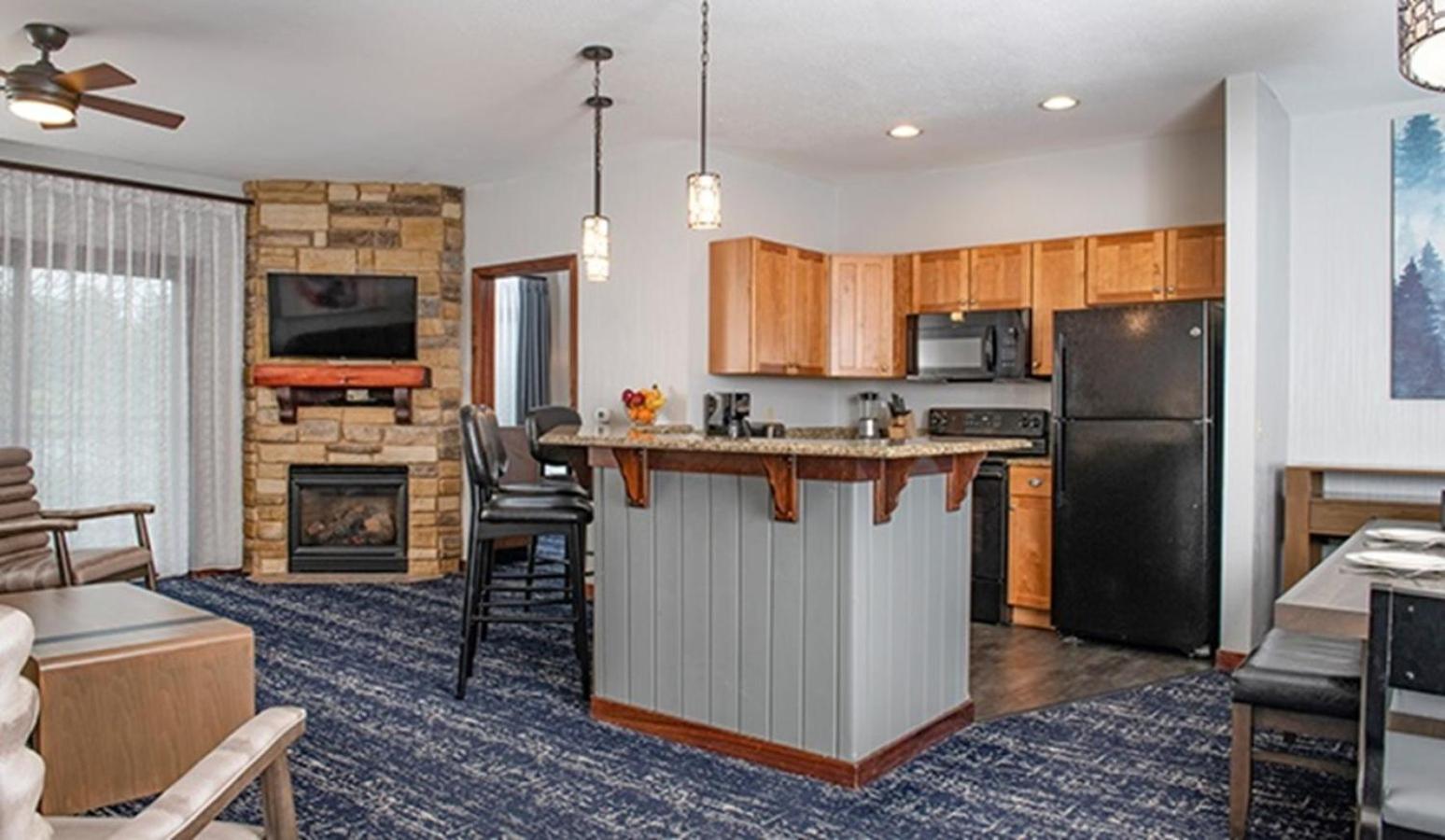 Beautiful Resort in Glacier Canyon 1BD Deluxe near Circus World view 3