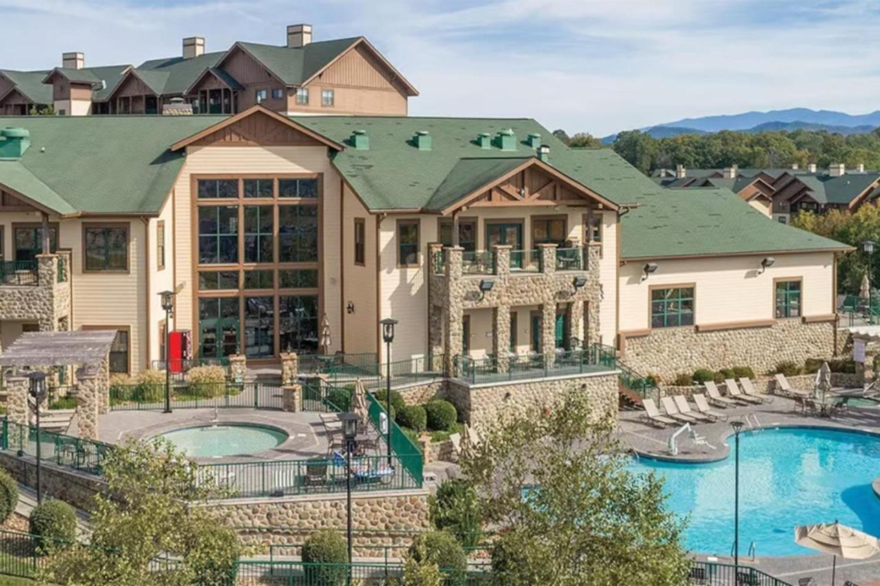 Beautiful Hotel in Smoky Mountains 2BD Gateway to the Smokies view 3