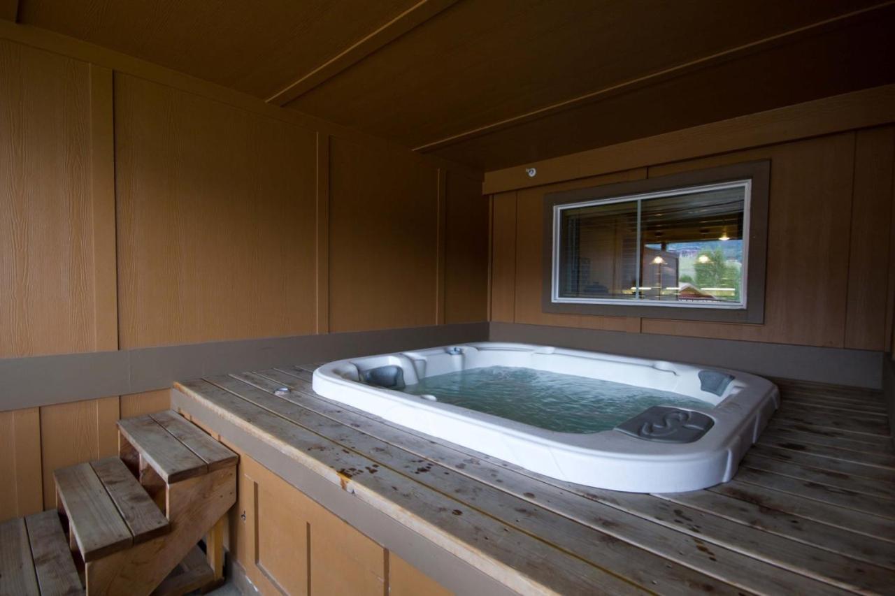 Beautiful Resort in Steamboat Springs 2BD at World Class Skiing and famed Champagne Powder