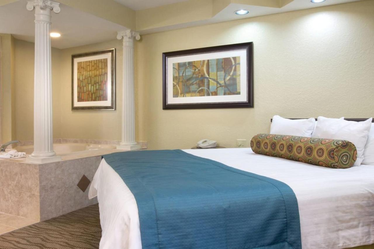 Beautiful Resort in Star Island 2BD near at Lake Cecile view 3