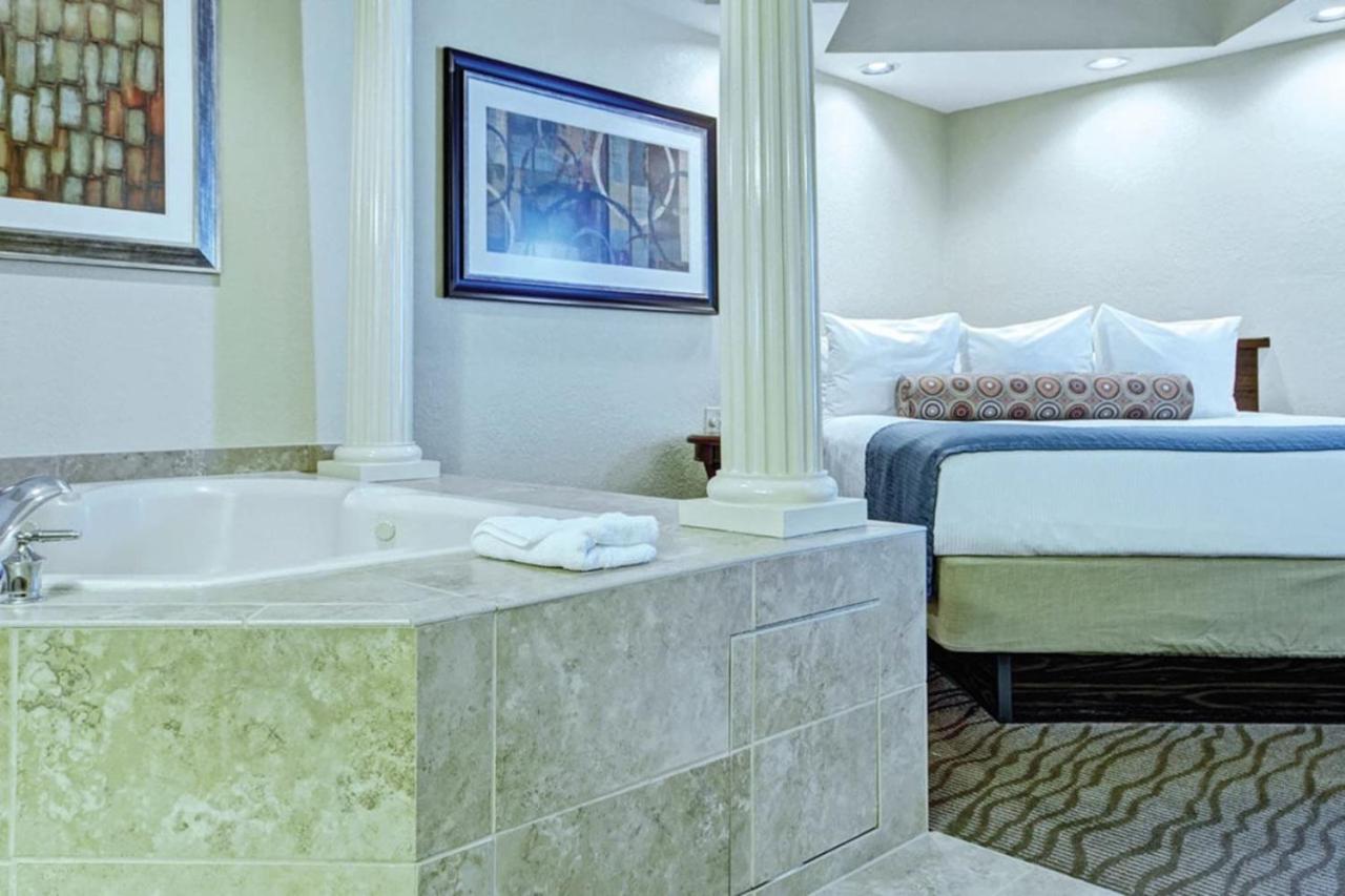 Beautiful Resort in Star Island 2BD near at Lake Cecile view 5
