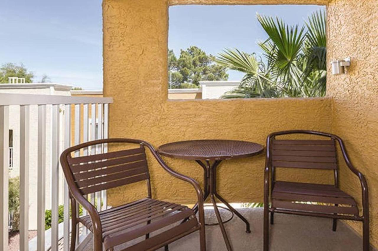 Worldmark Tropicana Avenue 1BD view 4