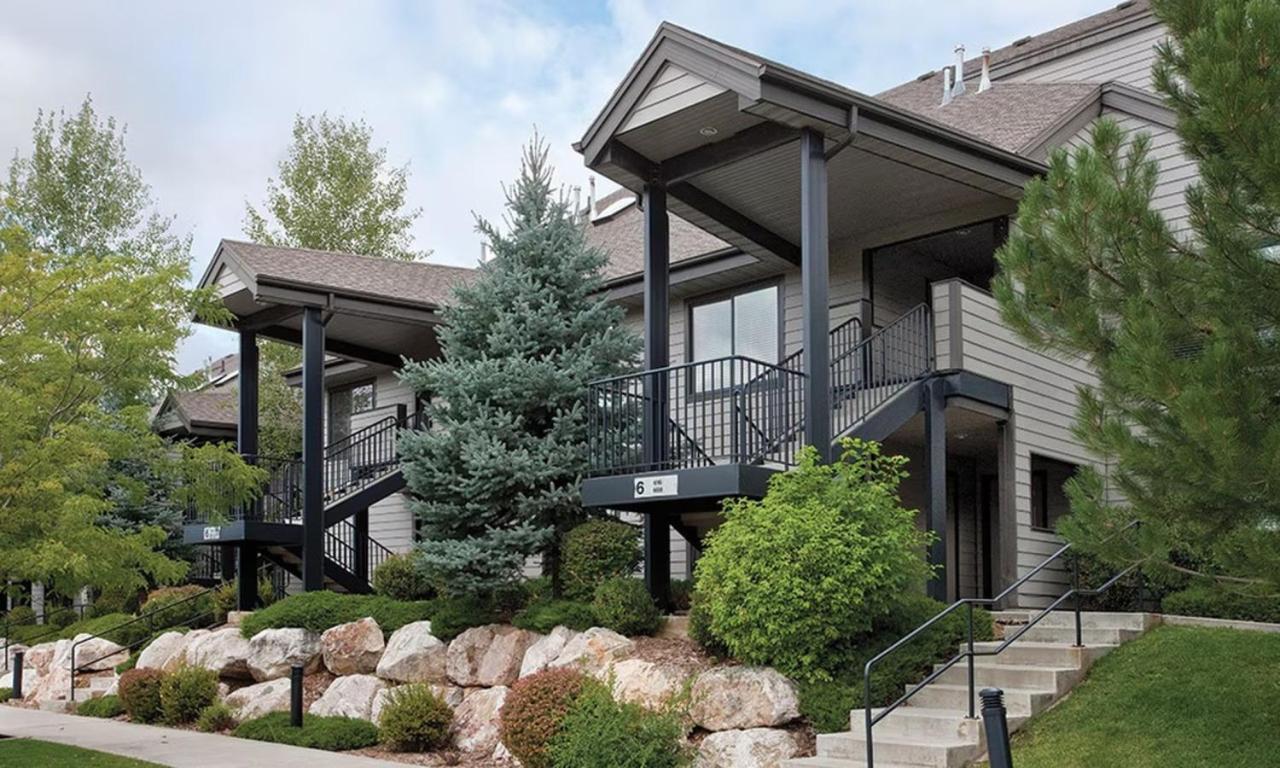 Worldmark Wolf Creek 1BD view 2