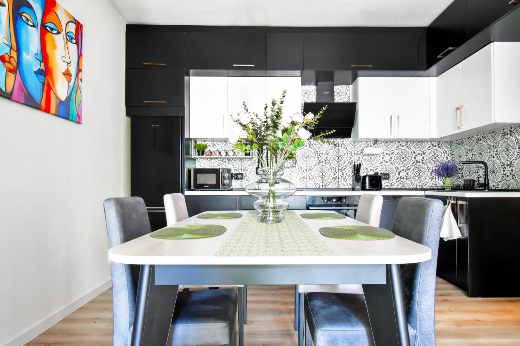 Prime Spot for 5 Full Kitchen Wi-Fi AC