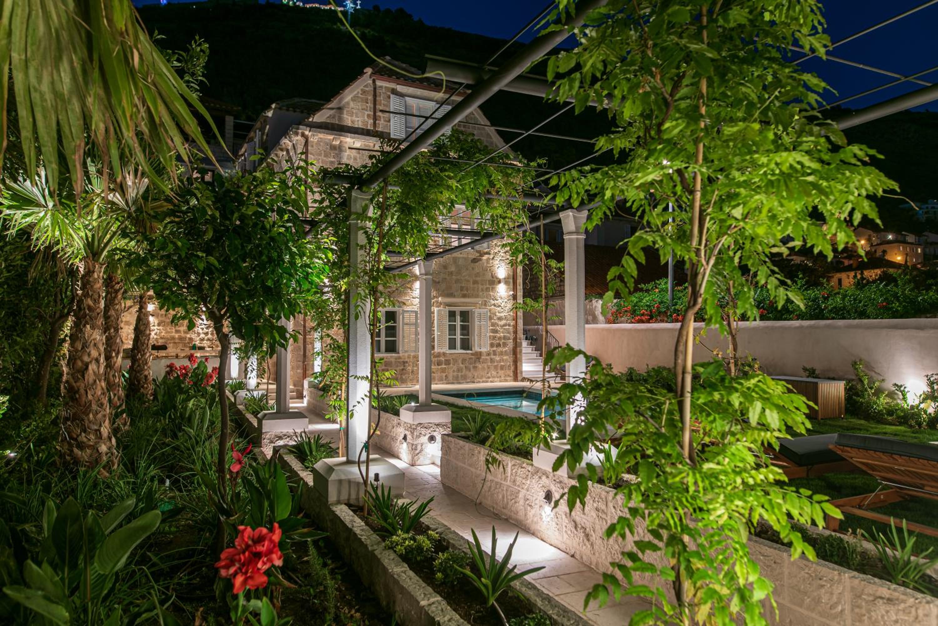 HERITAGE VILLA SPINDLER by DuHomes