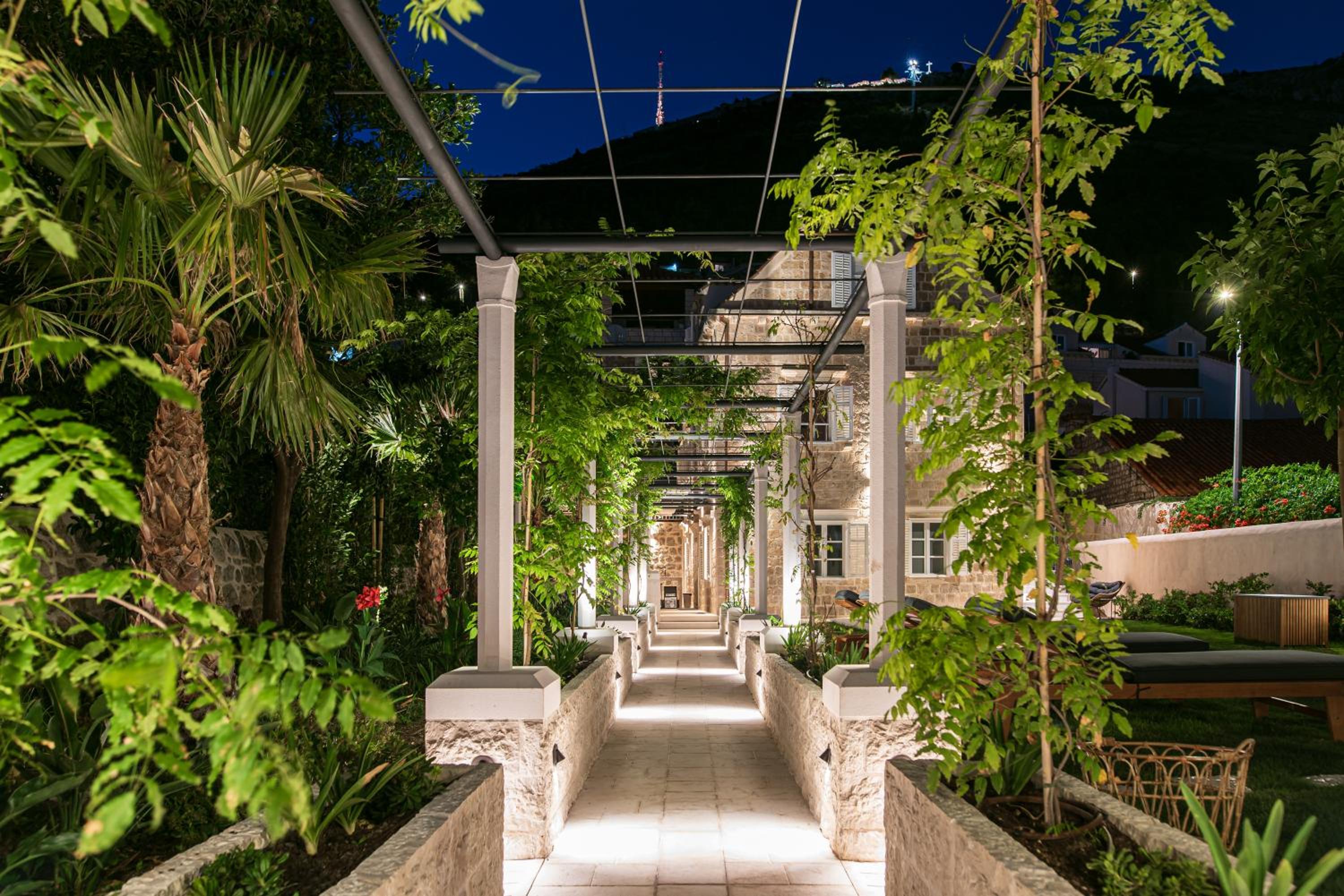 HERITAGE VILLA SPINDLER by DuHomes