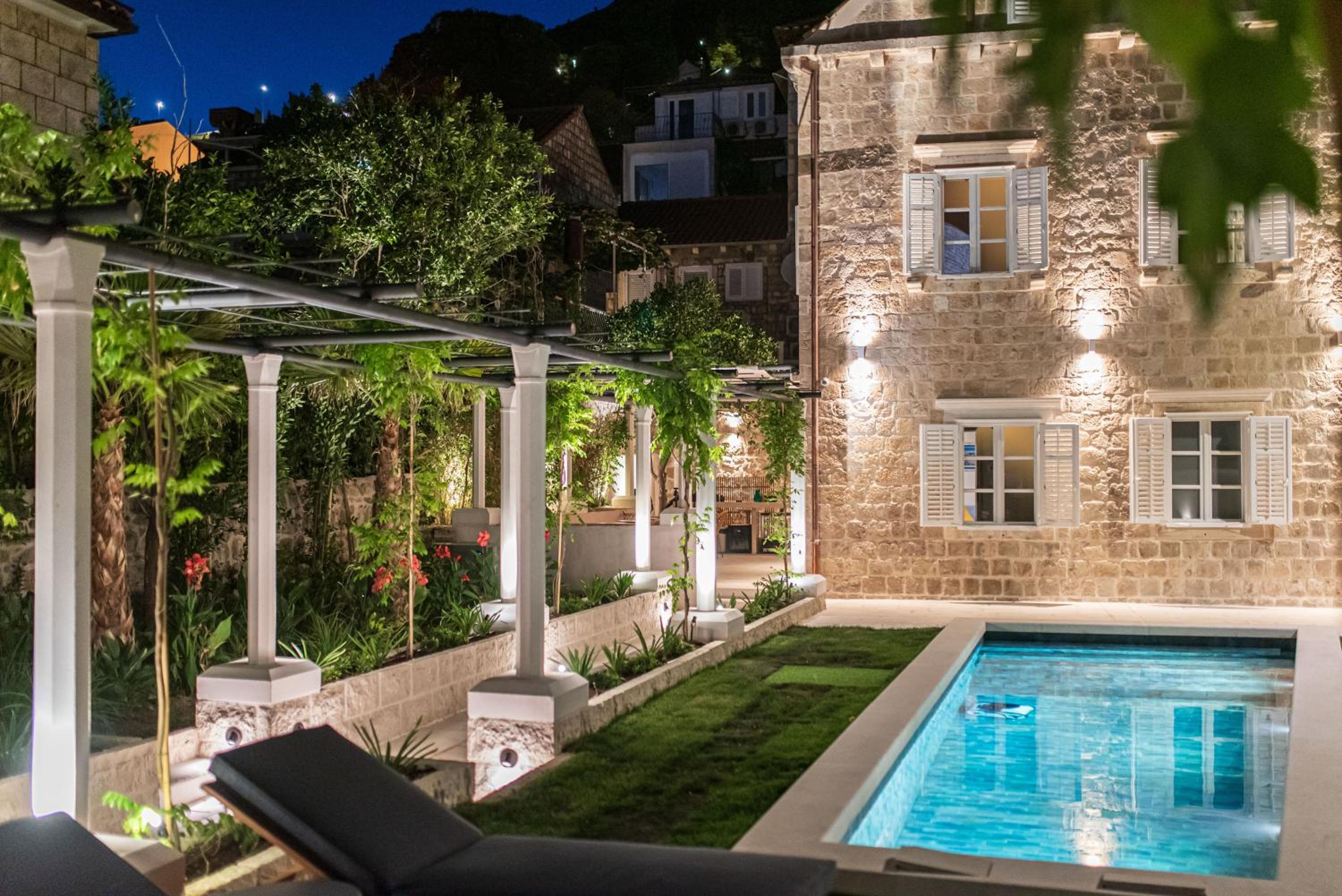HERITAGE VILLA SPINDLER by DuHomes
