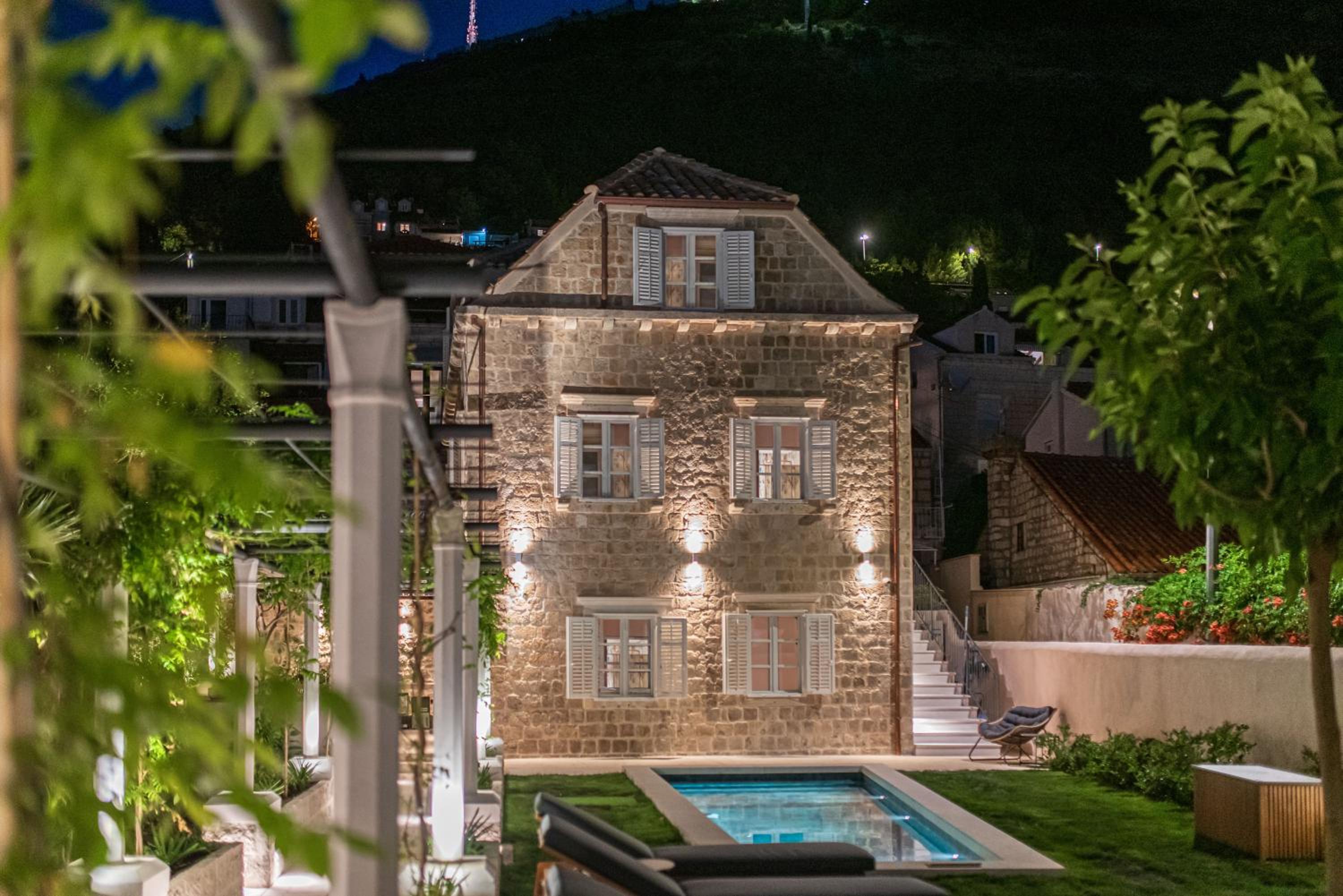 HERITAGE VILLA SPINDLER by DuHomes