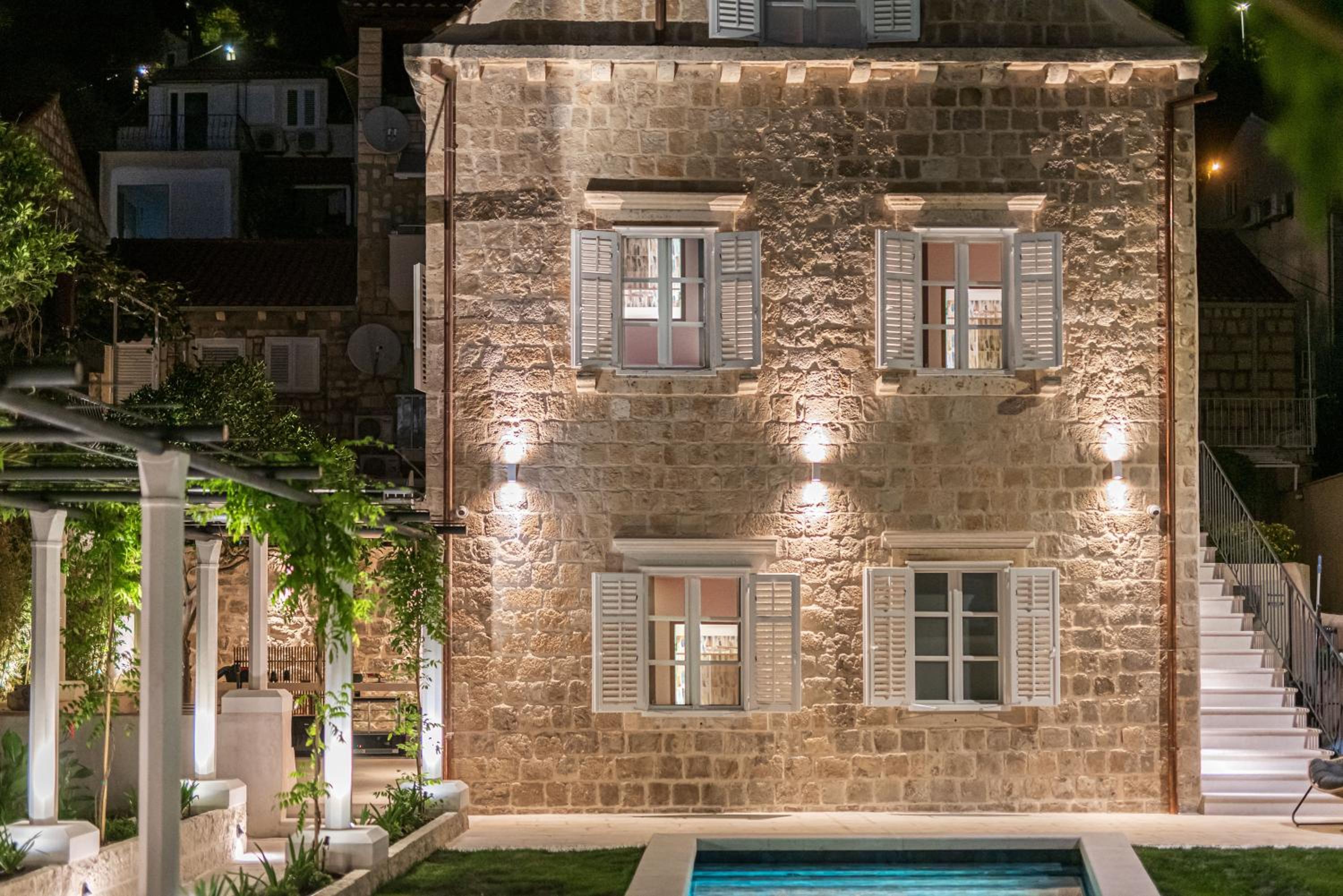 HERITAGE VILLA SPINDLER by DuHomes