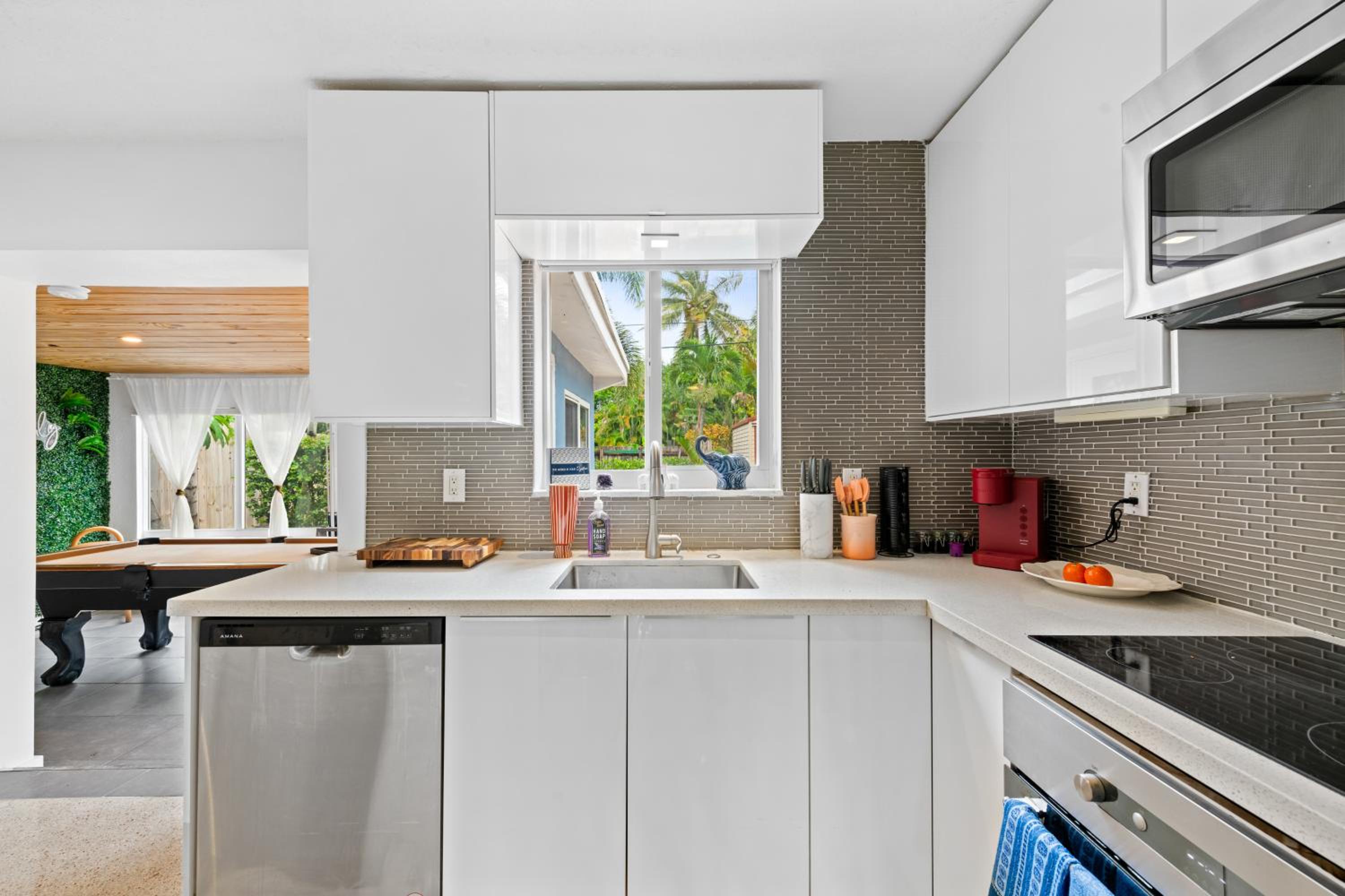 Cozy 3bd - Pool, BBQ, Pool Table - Nearby Beach view 4