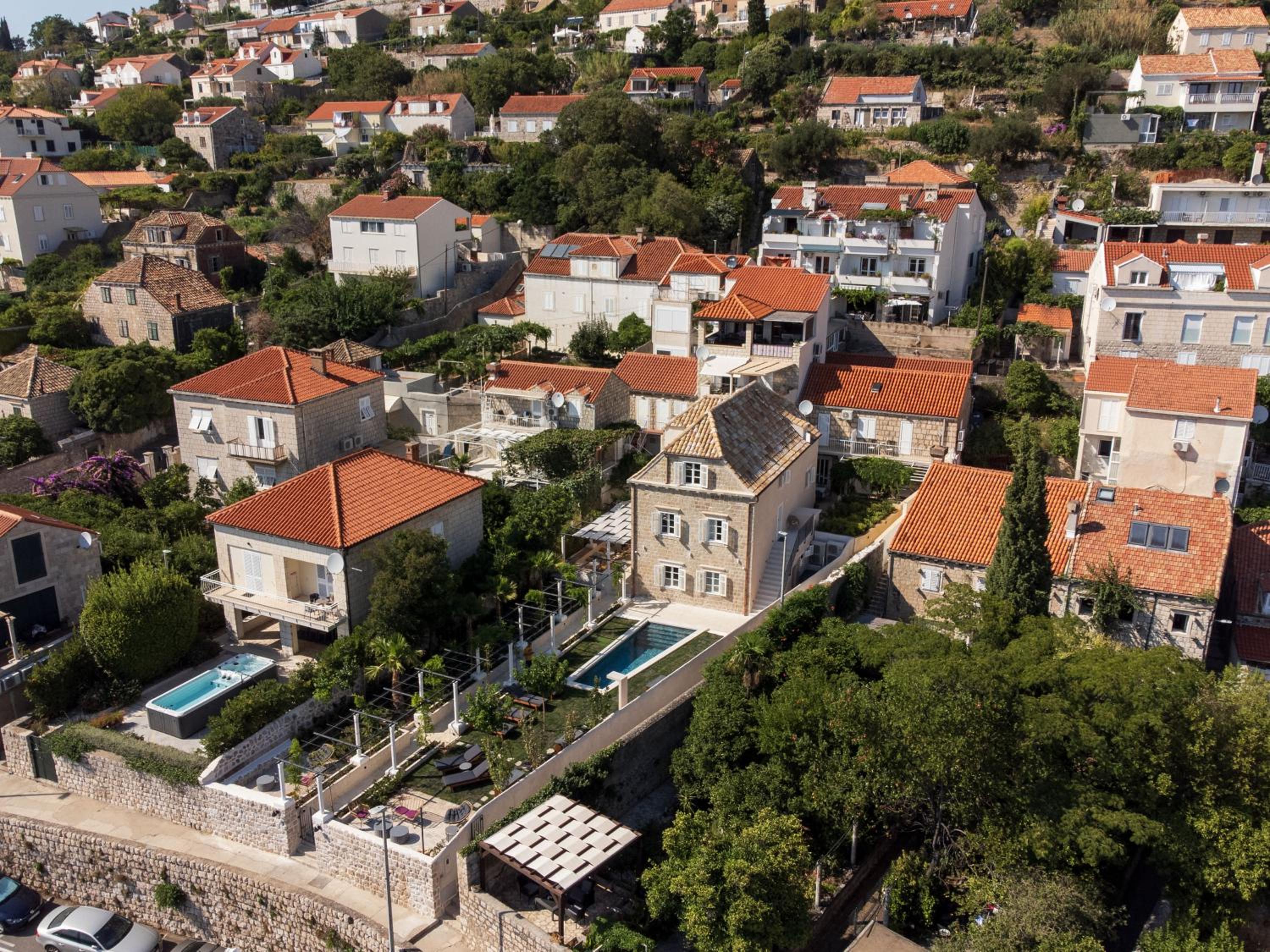 HERITAGE VILLA SPINDLER by DuHomes