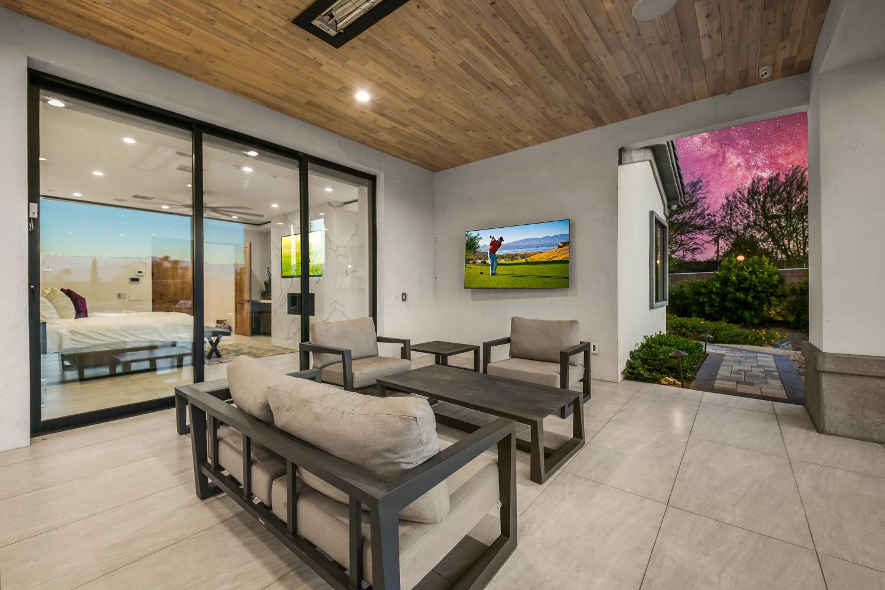 Palm Villa- Luxury 7 Bed, Pickleball, Volleyball, Golf view 4