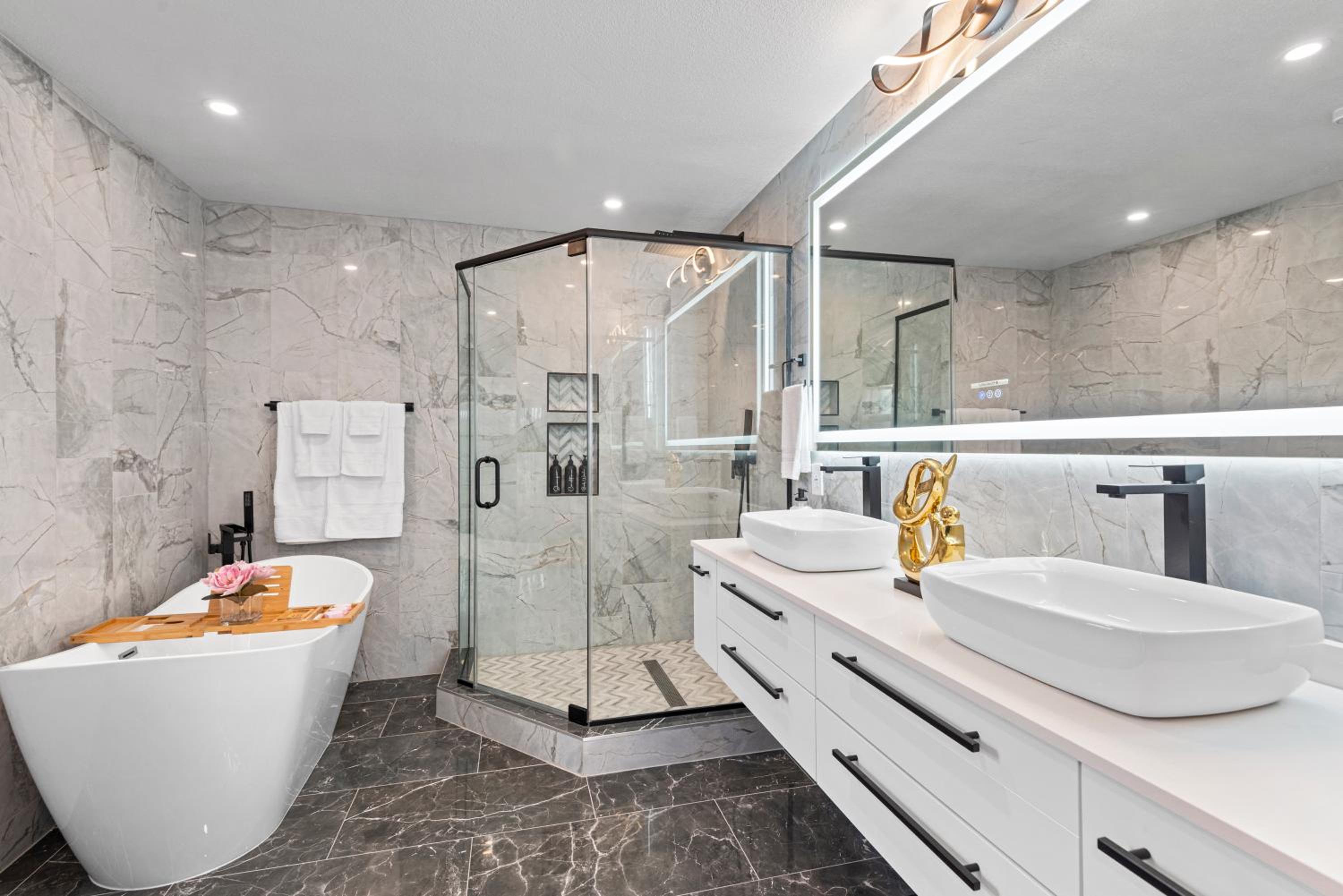 White Pearl Retreat in Downtown view 5