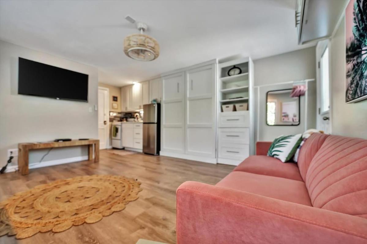 Luxury Waterside Suite 2mins 2 beach & heated pool