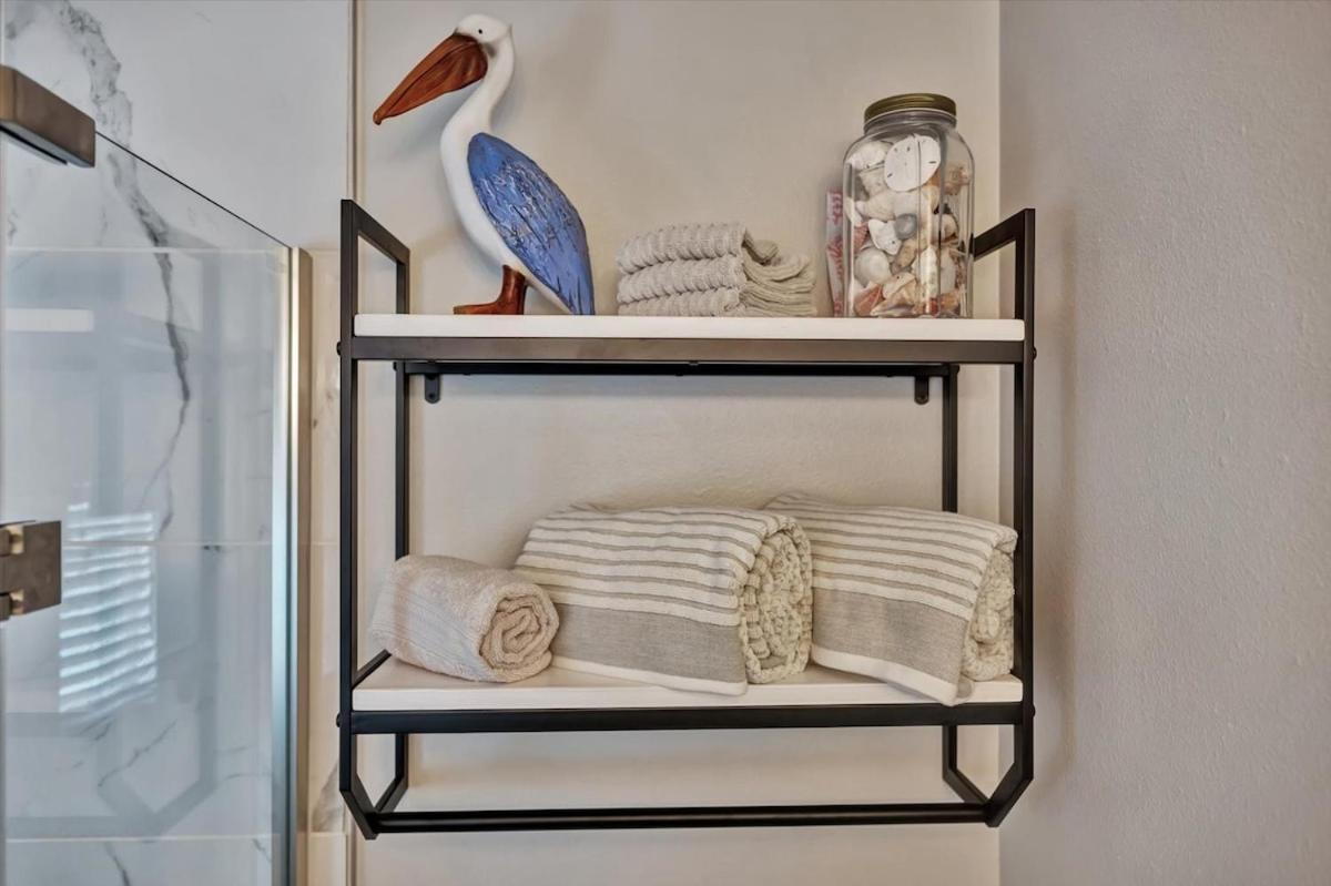 Luxury Waterside Suite 2mins 2 beach & heated pool