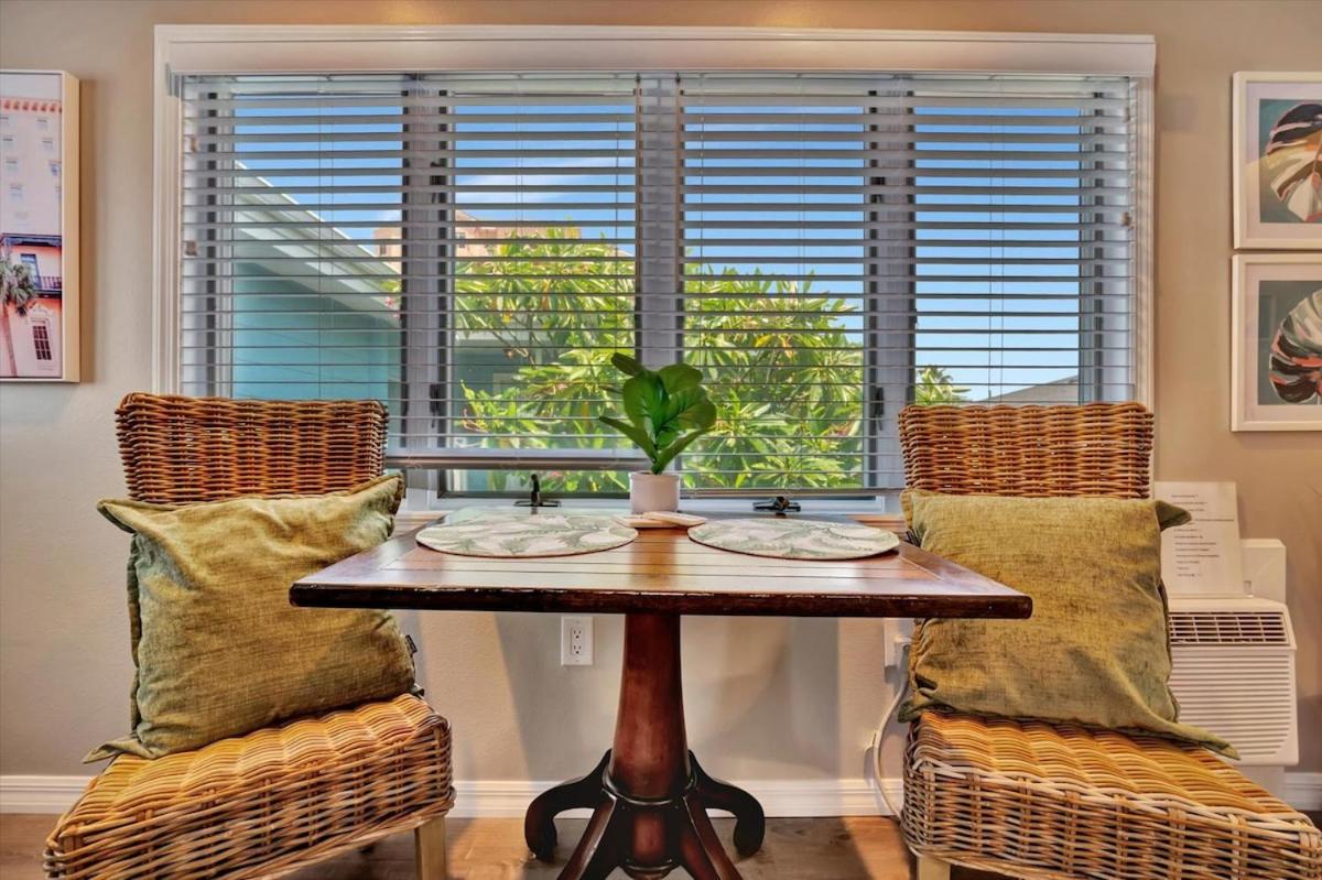 Luxury Waterside Suite 2mins 2 beach & heated pool