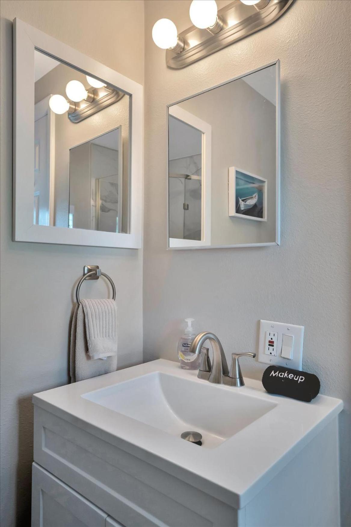 Luxury Waterside Suite 2mins 2 beach & heated pool