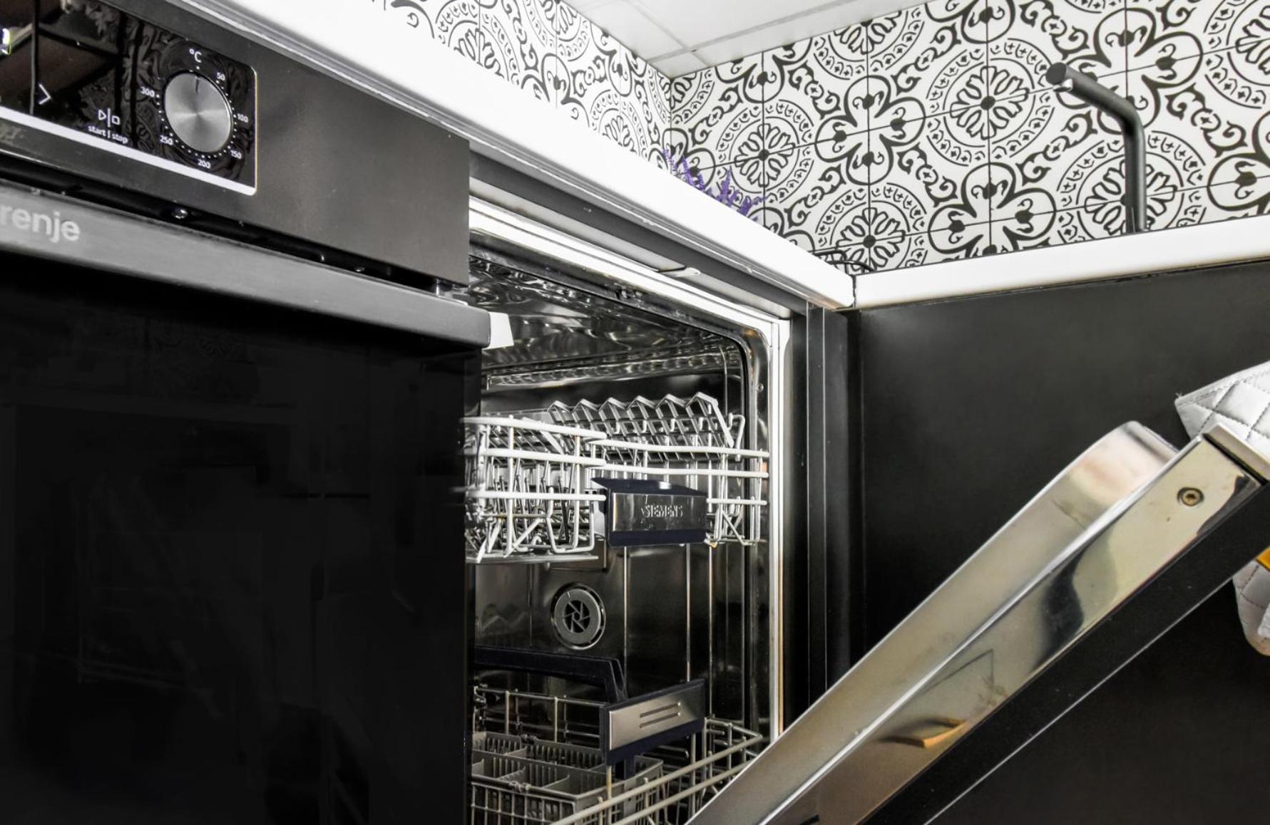Prime Spot for 5 Full Kitchen Wi-Fi AC