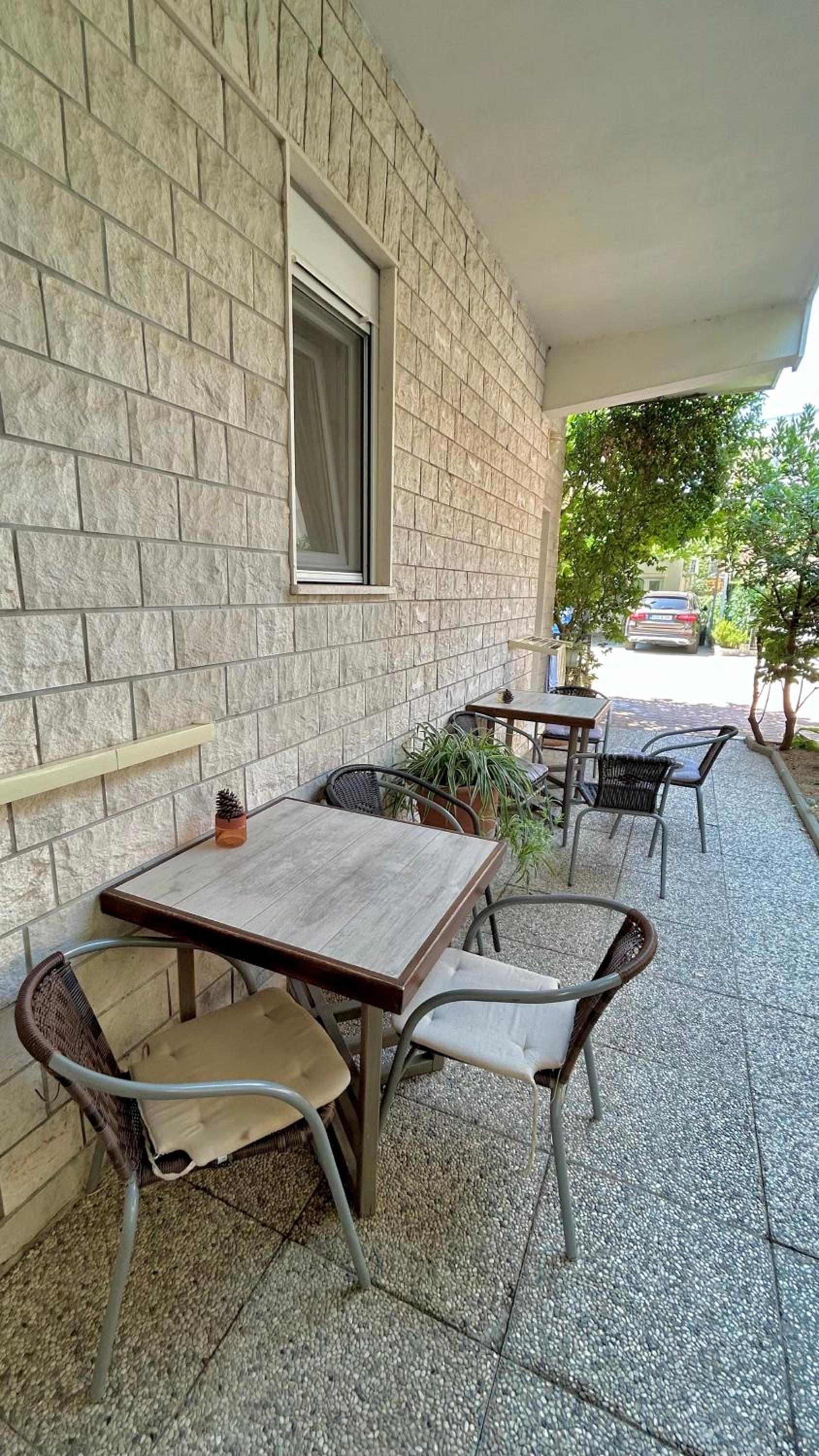 Omis apartment - near beach and town center, ground floor with small garden view 2