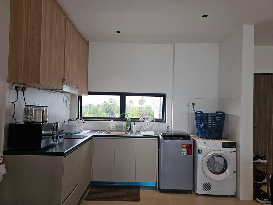 Kenyalang Roxy Sematan Homestay