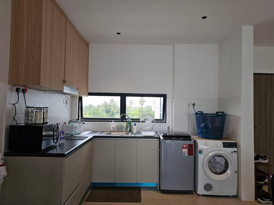 Kenyalang Roxy Sematan Homestay