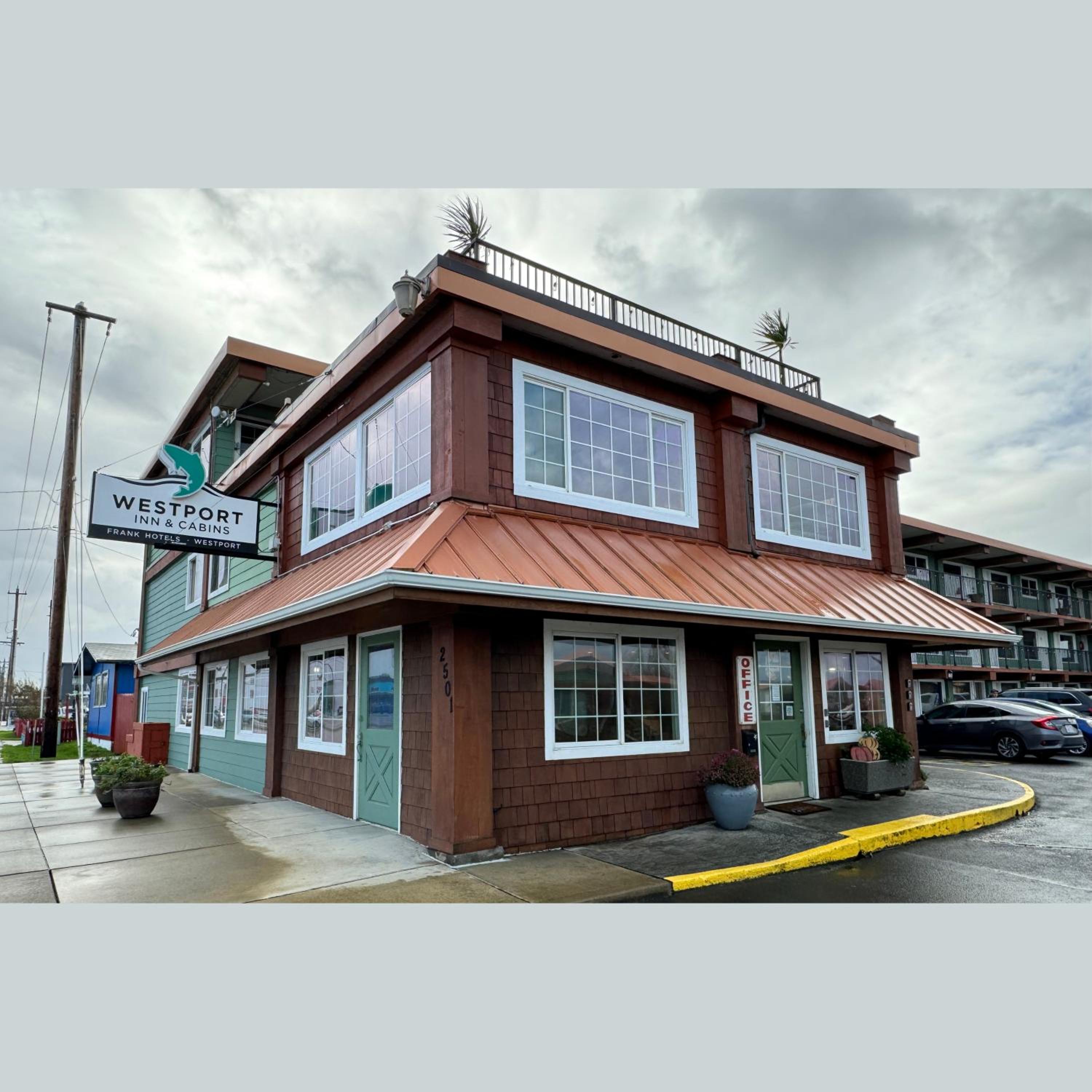 Hotel Westport Inn - Image 1