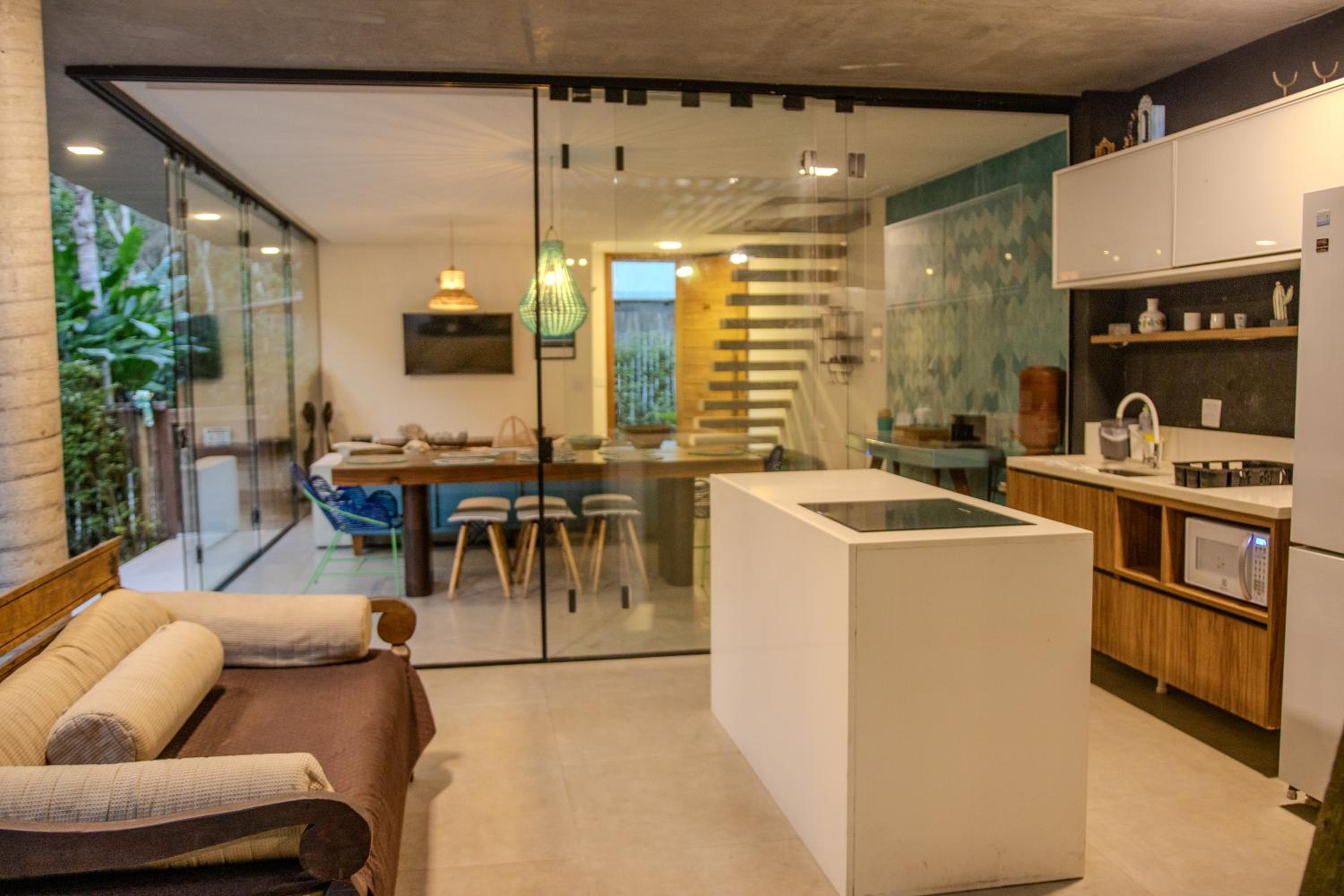 Casa completa com piscina em frente à praia em Maresias