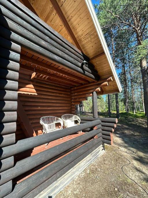 Viihtyisä mökki riekkojen mailla Hetassa