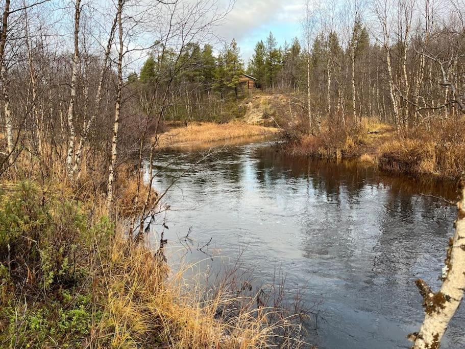 Viihtyisä mökki riekkojen mailla Hetassa