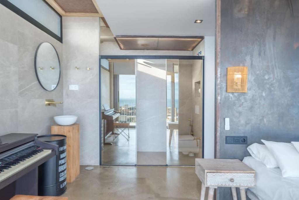 New, spacious villa with amazing views