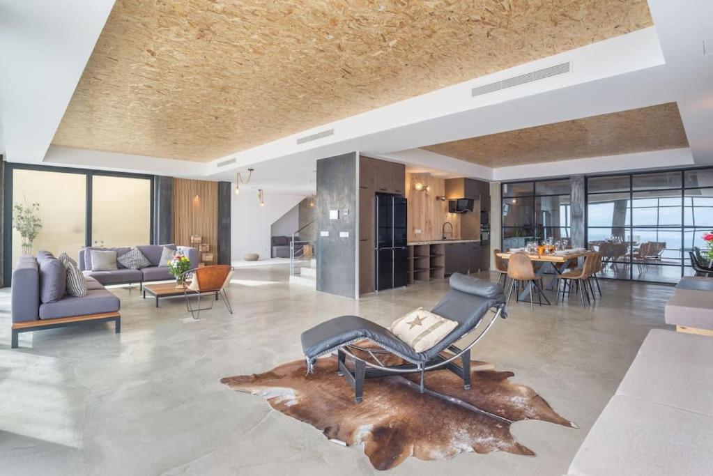 New, spacious villa with amazing views