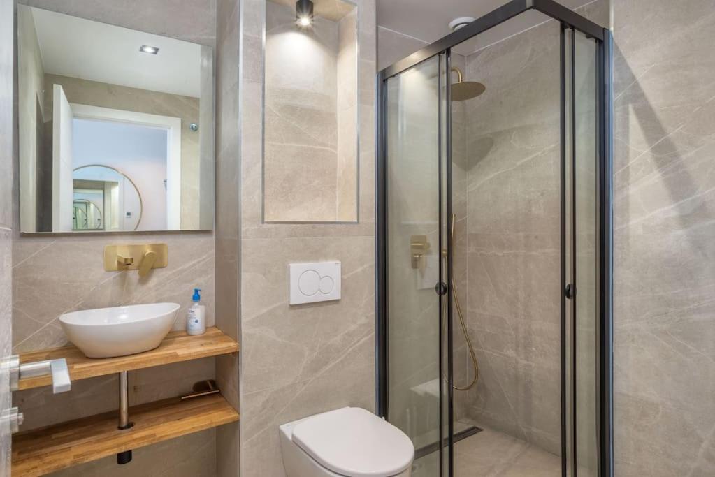 New, spacious villa with amazing views
