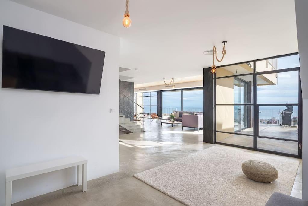 New, spacious villa with amazing views