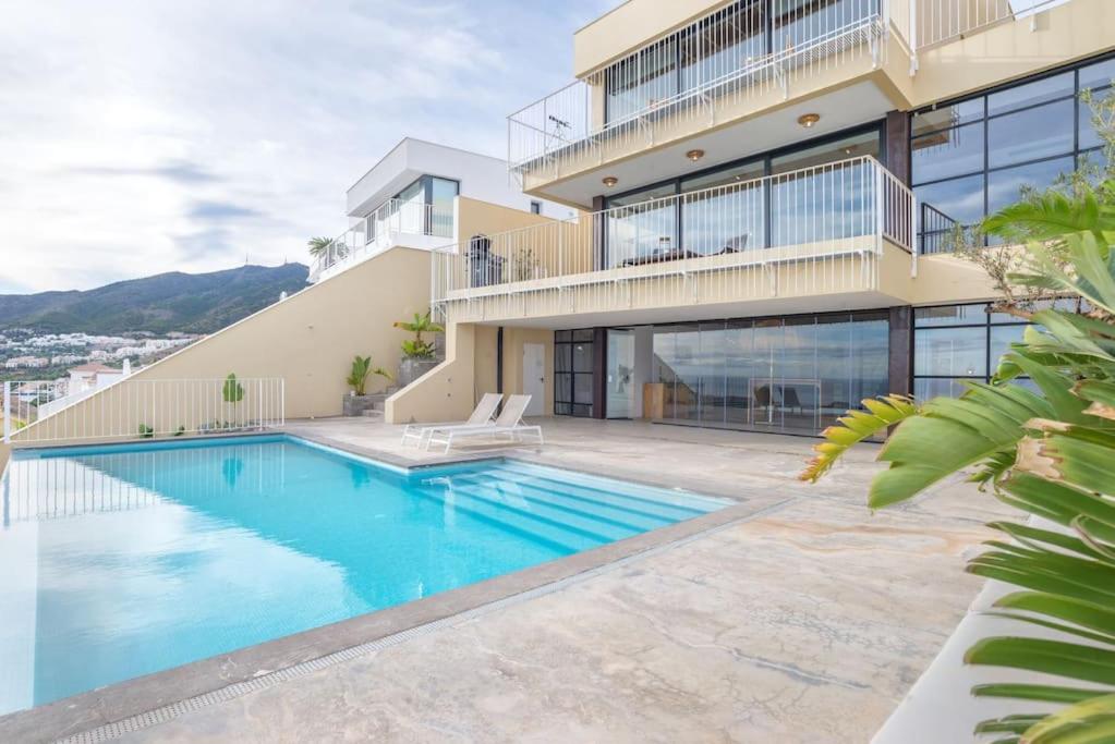 New, spacious villa with amazing views