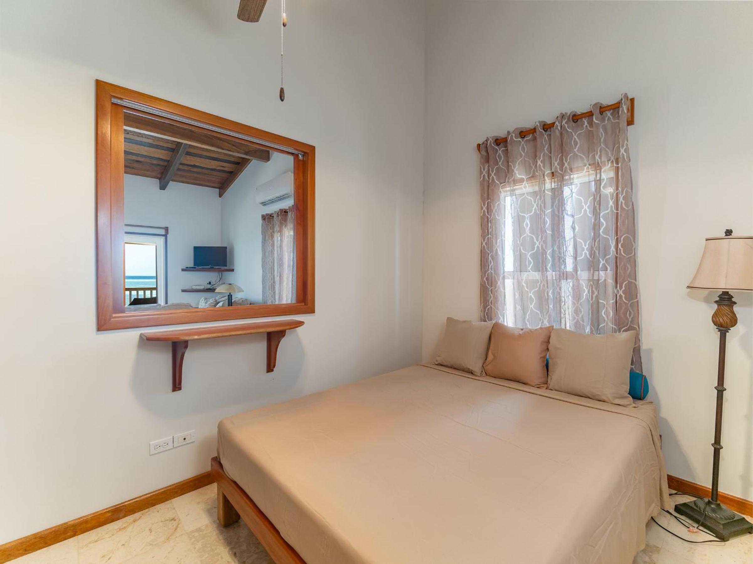 Residences at Barrier Reef 1-1C Oceanfront 2 BR by Stay Floreo
