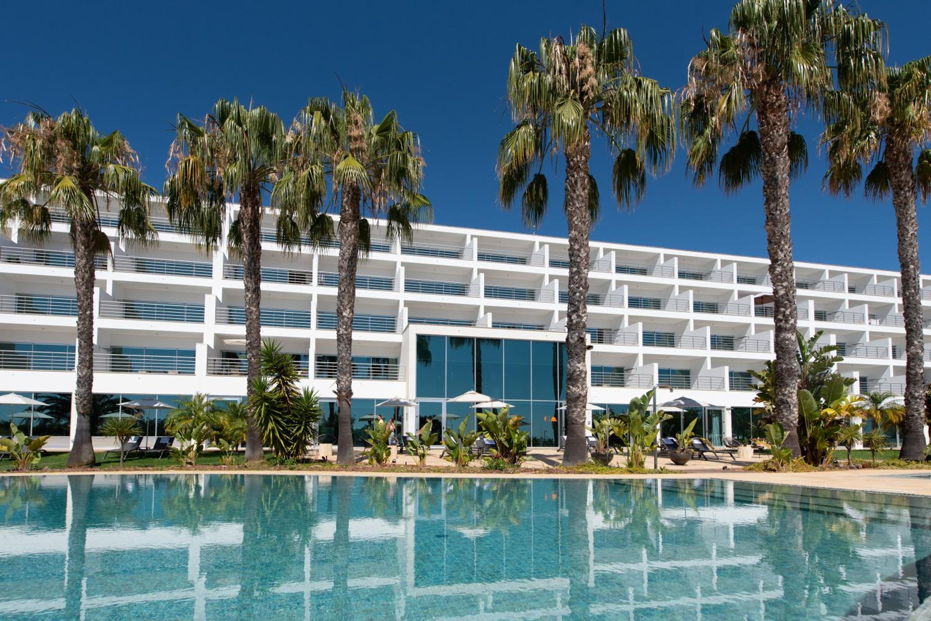 Hotel Vista Marina Apartamentos Turisticos - Image 1