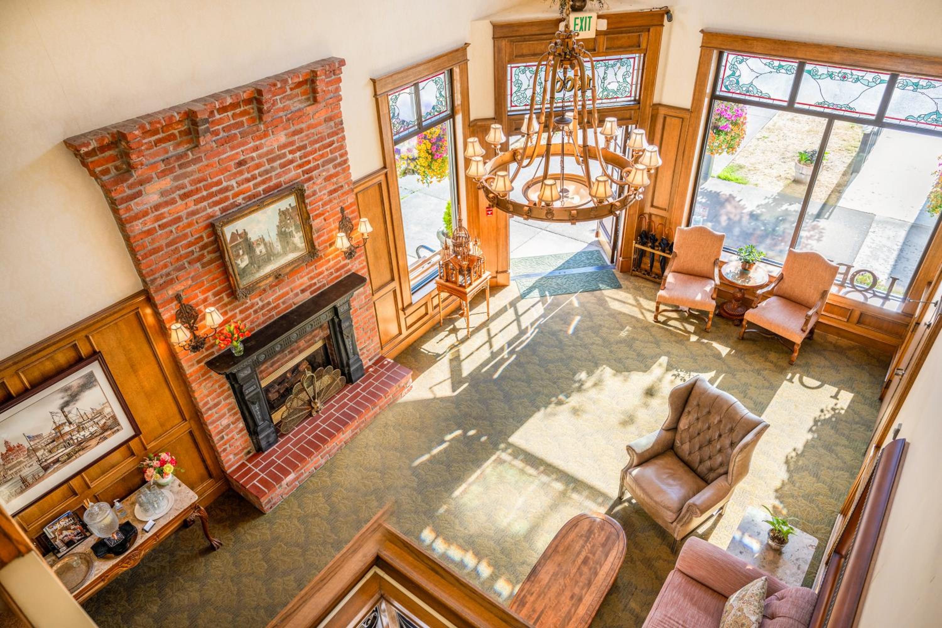 Fairhaven Village Inn