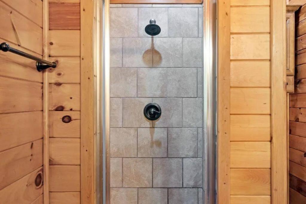 Misty Moonlight, Sleeps 4, Mountain Cabin view 3
