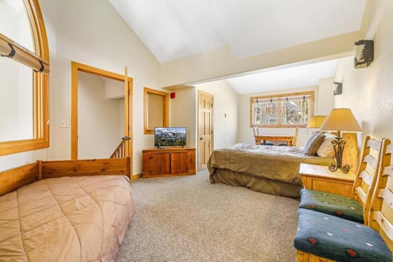 Beautiful 4 Bedroom Townhome Near Snowflake Lift In Breckenridge view 5