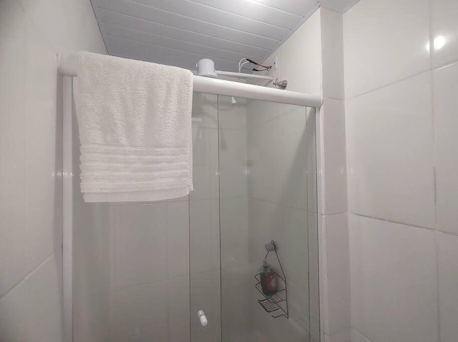 AP COMPLETO, com Internet rápida e Ar condicionado, fácil acesso ao centro e Porto de Paranaguá
