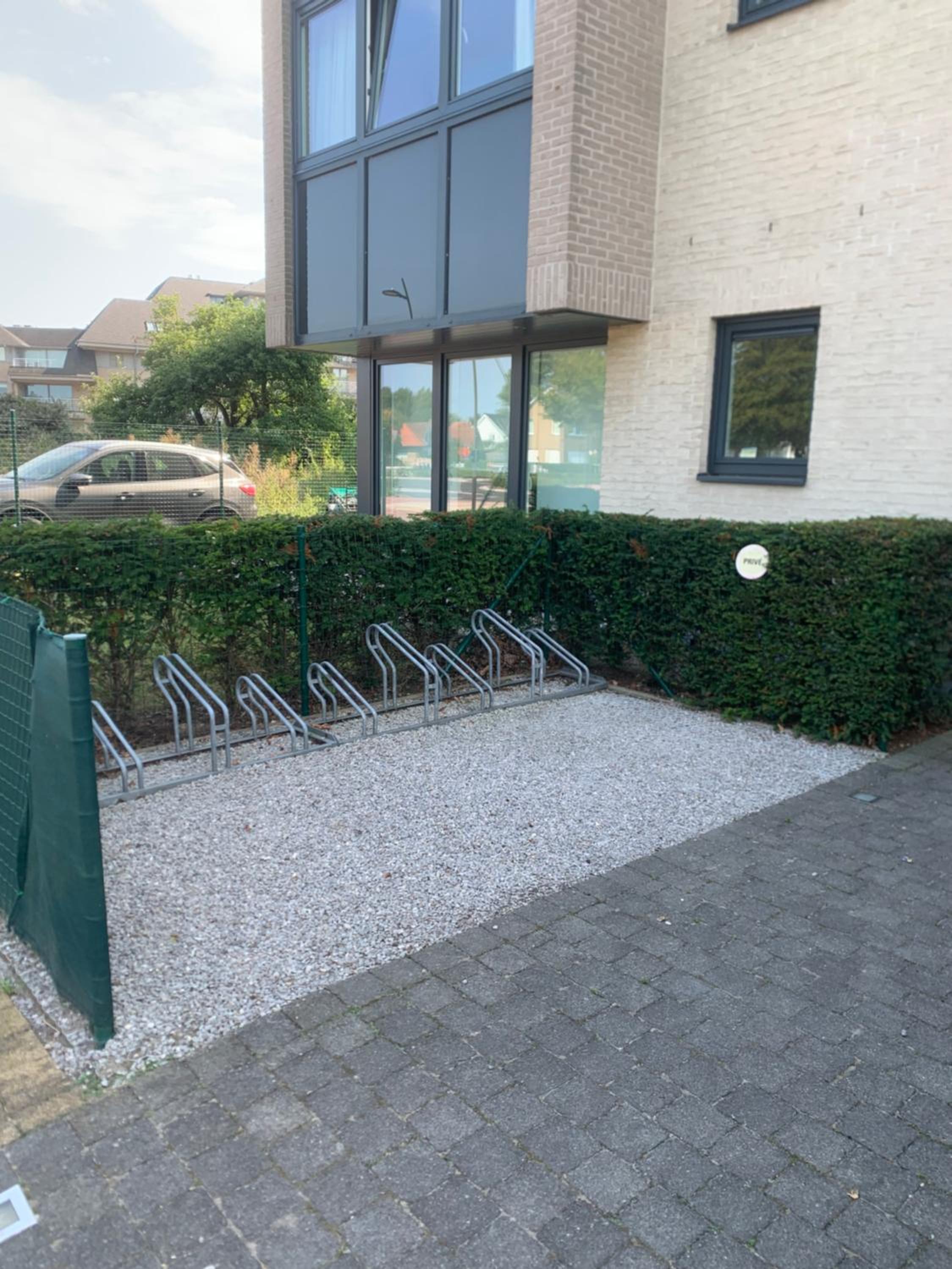 Studio White Chateau met parking en zonnig balkon