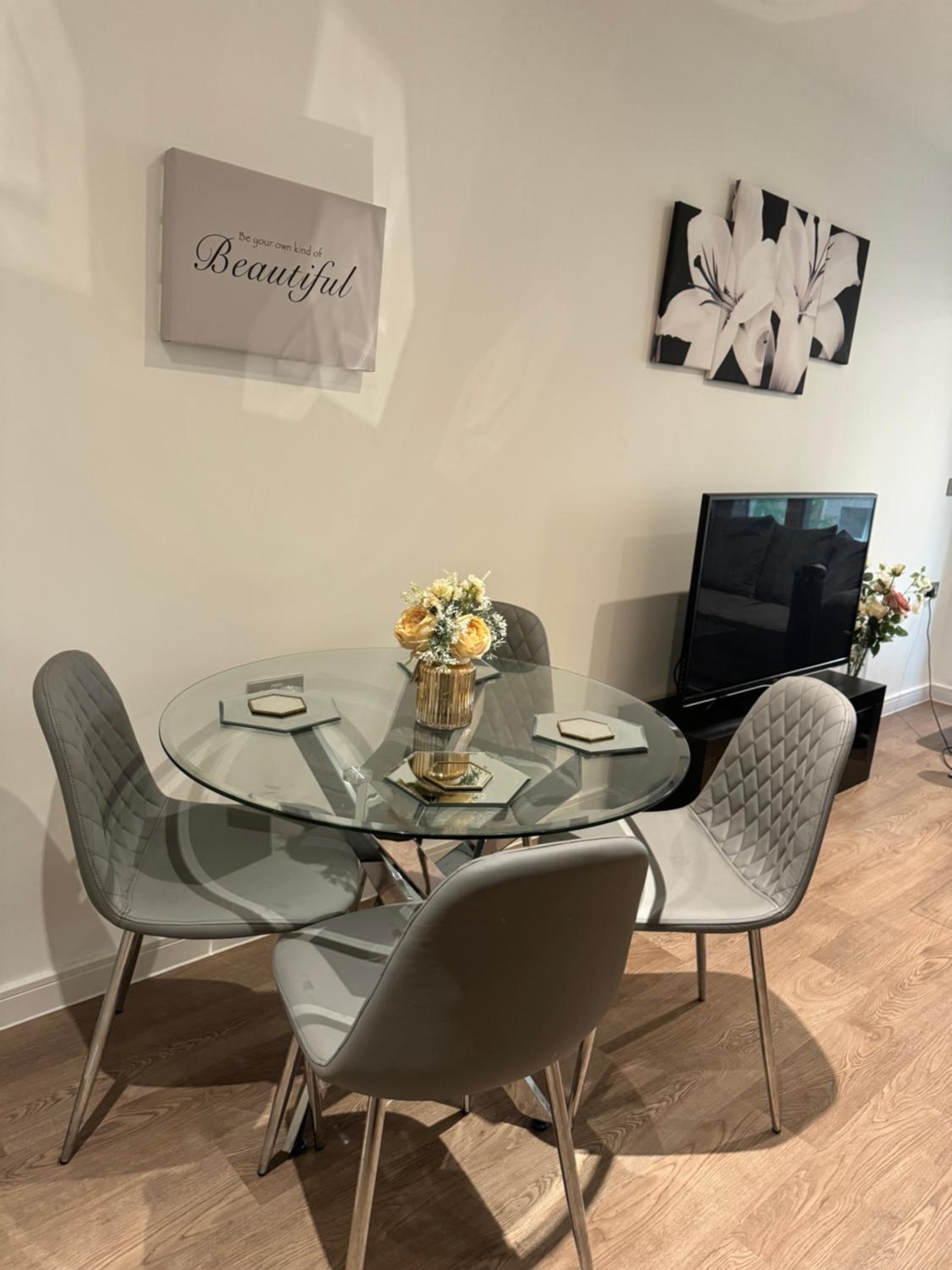 Luxury spacious one bedroom apartment