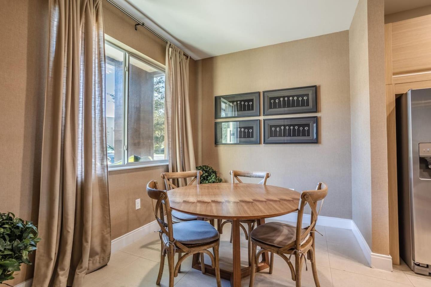 Luxury 4 Bed In Resort Community Near Disney