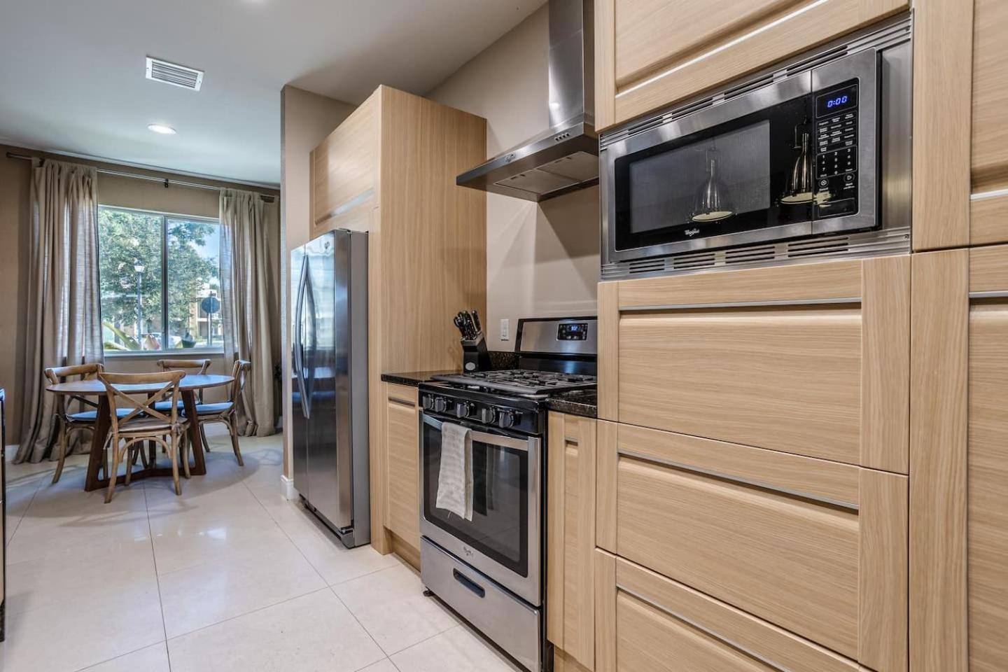 Luxury 4 Bed In Resort Community Near Disney
