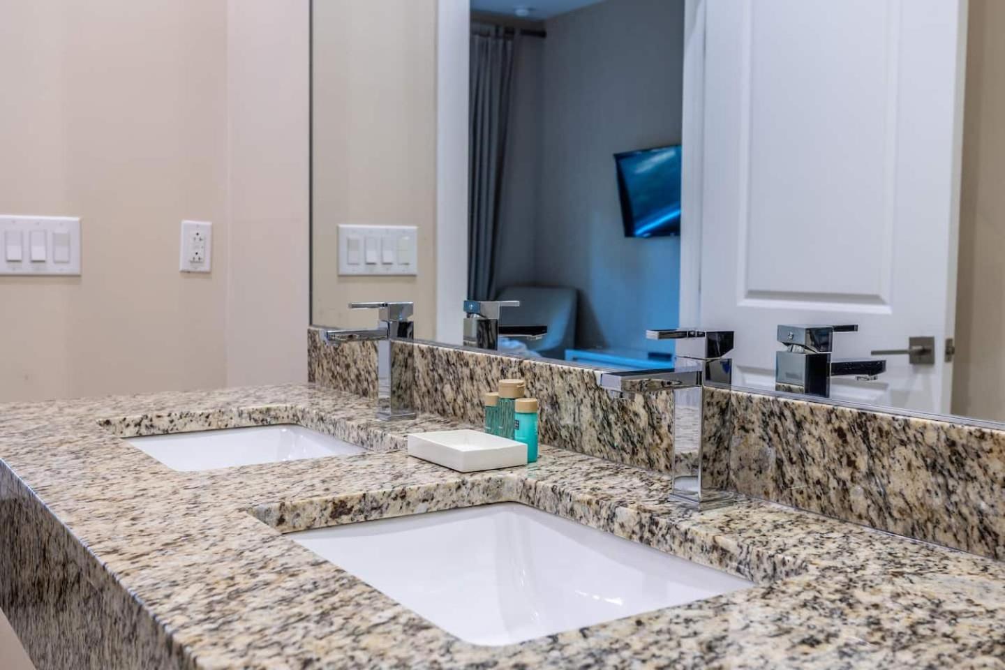 Luxury 4 Bed In Resort Community Near Disney