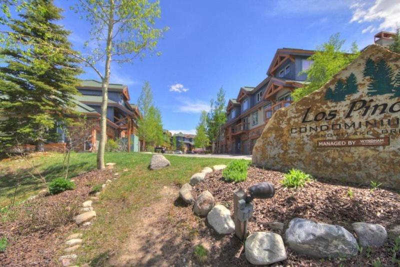 Premier 2 Bedroom Townhome Across From Snowflake Lift - Walk To Lifts view 3