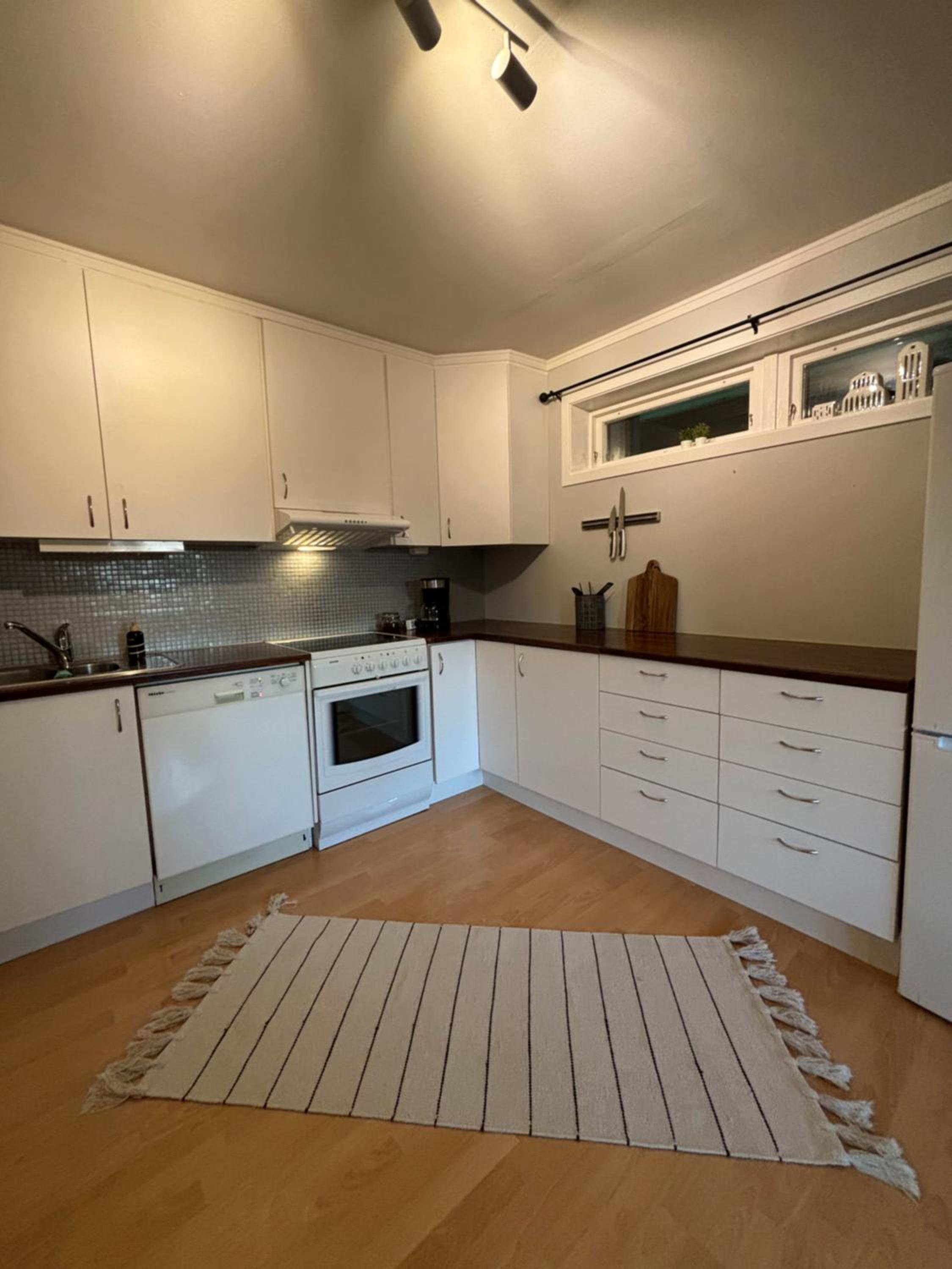 Romslig tilbaketrukket leilighet i Tromsø - Gratis parkering view 3