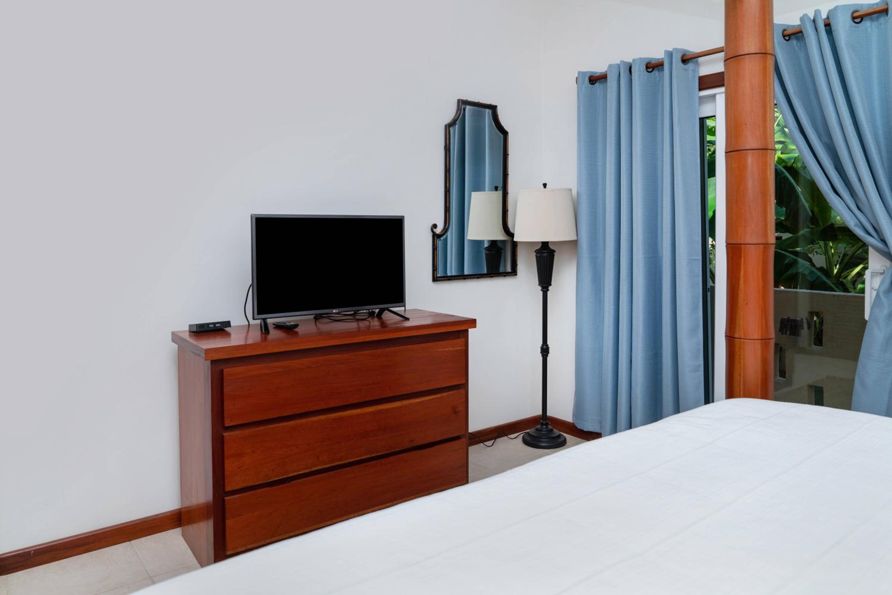 Residences at Barrier Reef 15A Garden View 1 BR by Stay Floreo